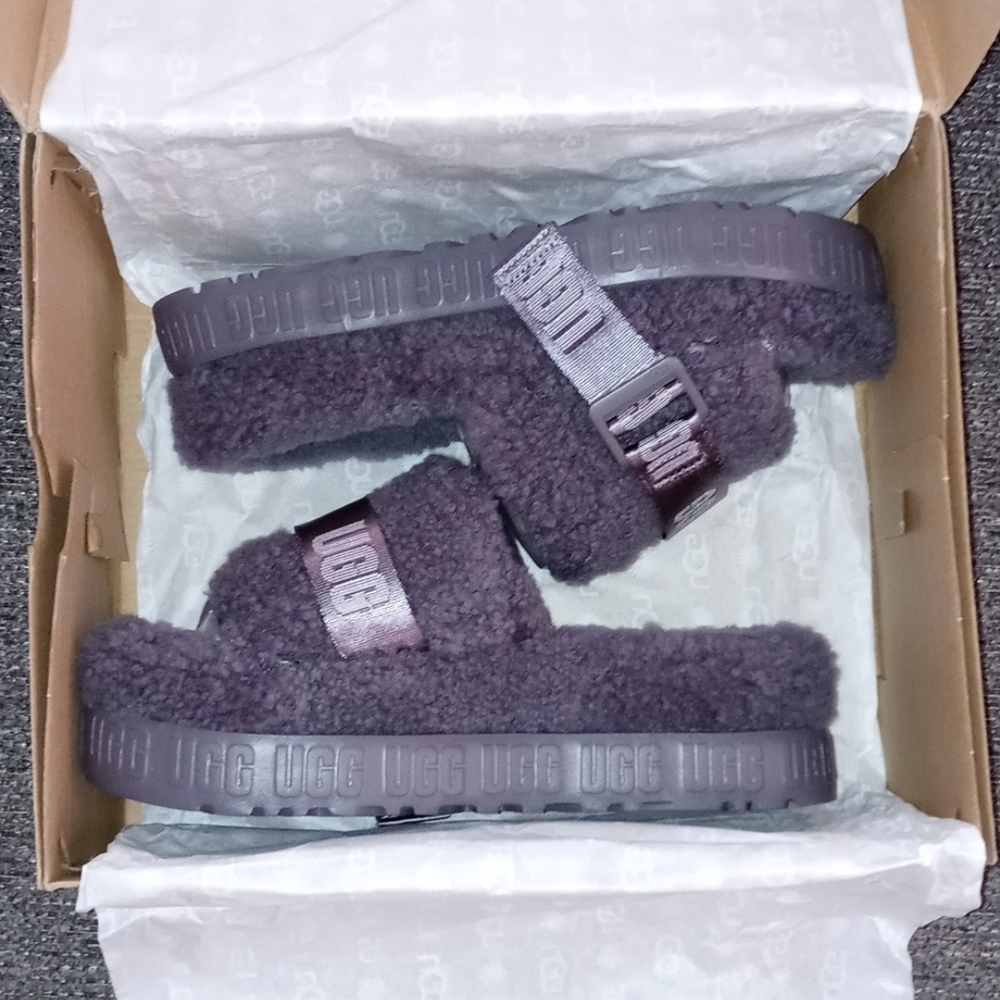 ๐ฉถUGG๐ฉถ - Fluffita Gray Flatform Slipper - Picture 2 of 12